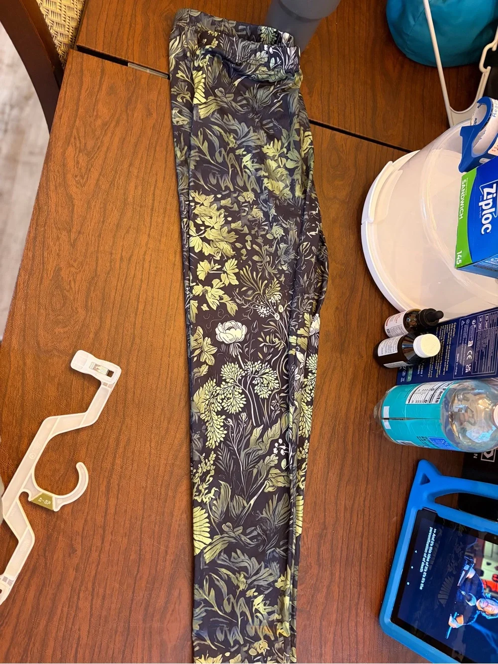 Women's Floral Print Leggings - Olive Green Botanical